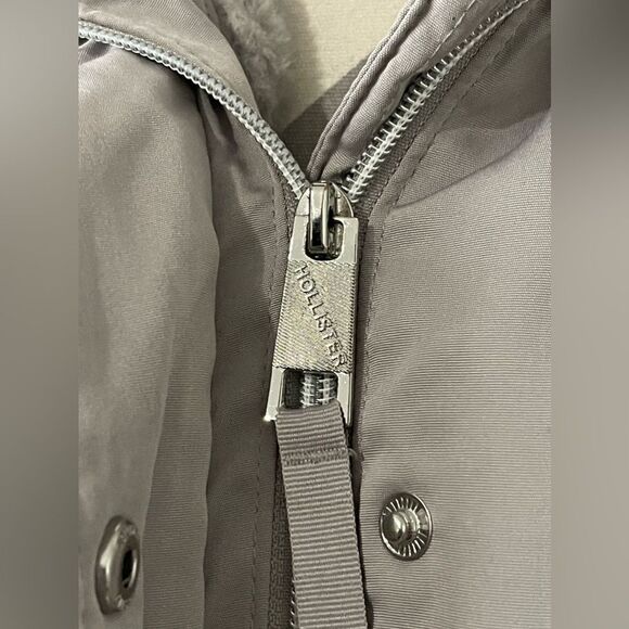 Hollister Women’s Parka - Picture 10 of 16